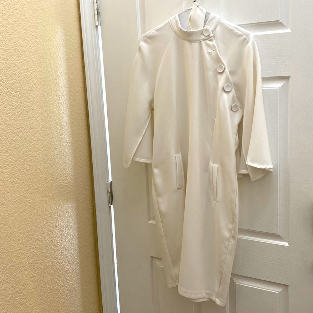 Beautiful size 10-12 cap shoulder off white dress.